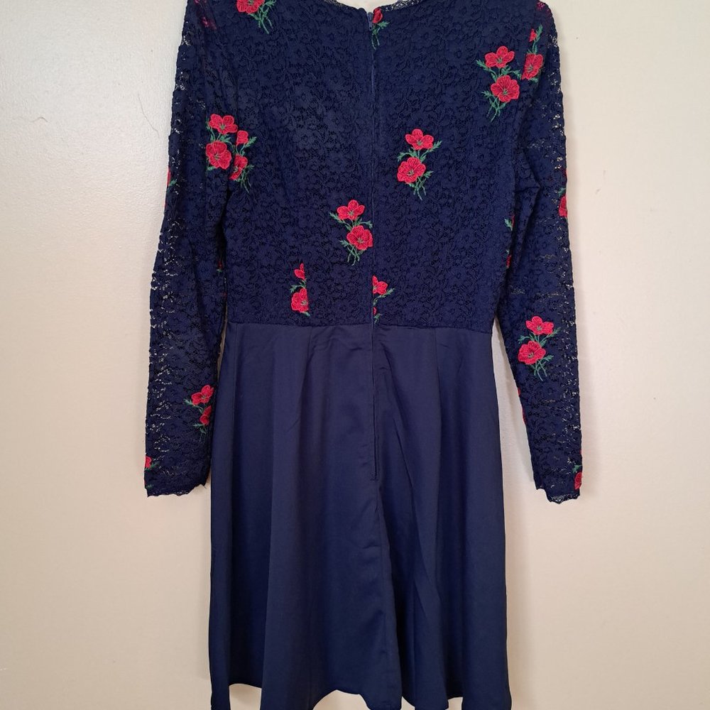 ModCloth Lace Dress - Picture 2 of 5